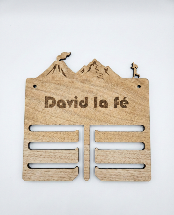 Portez vos exploits avec fierté : Le Porte-Médailles Fournaise Personnalisable