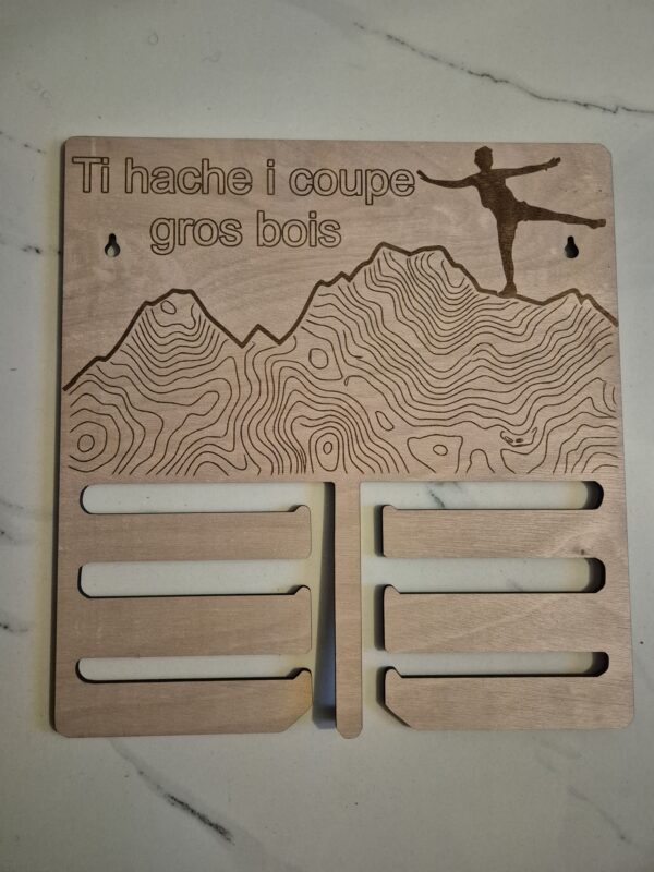 Portez vos exploits avec fierté : Le Porte-Médailles Montagne Personnalisable