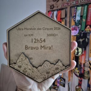 Ultra marathon des Cirques - Trophée Trail Autocollant pouvant s'assemblant – Image 3
